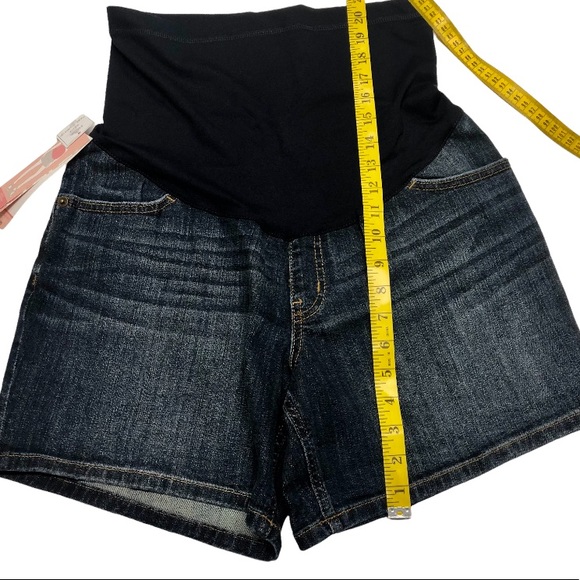 NWT Liz Lange Maternity Denim Shorts, Size Medium - Picture 6 of 9